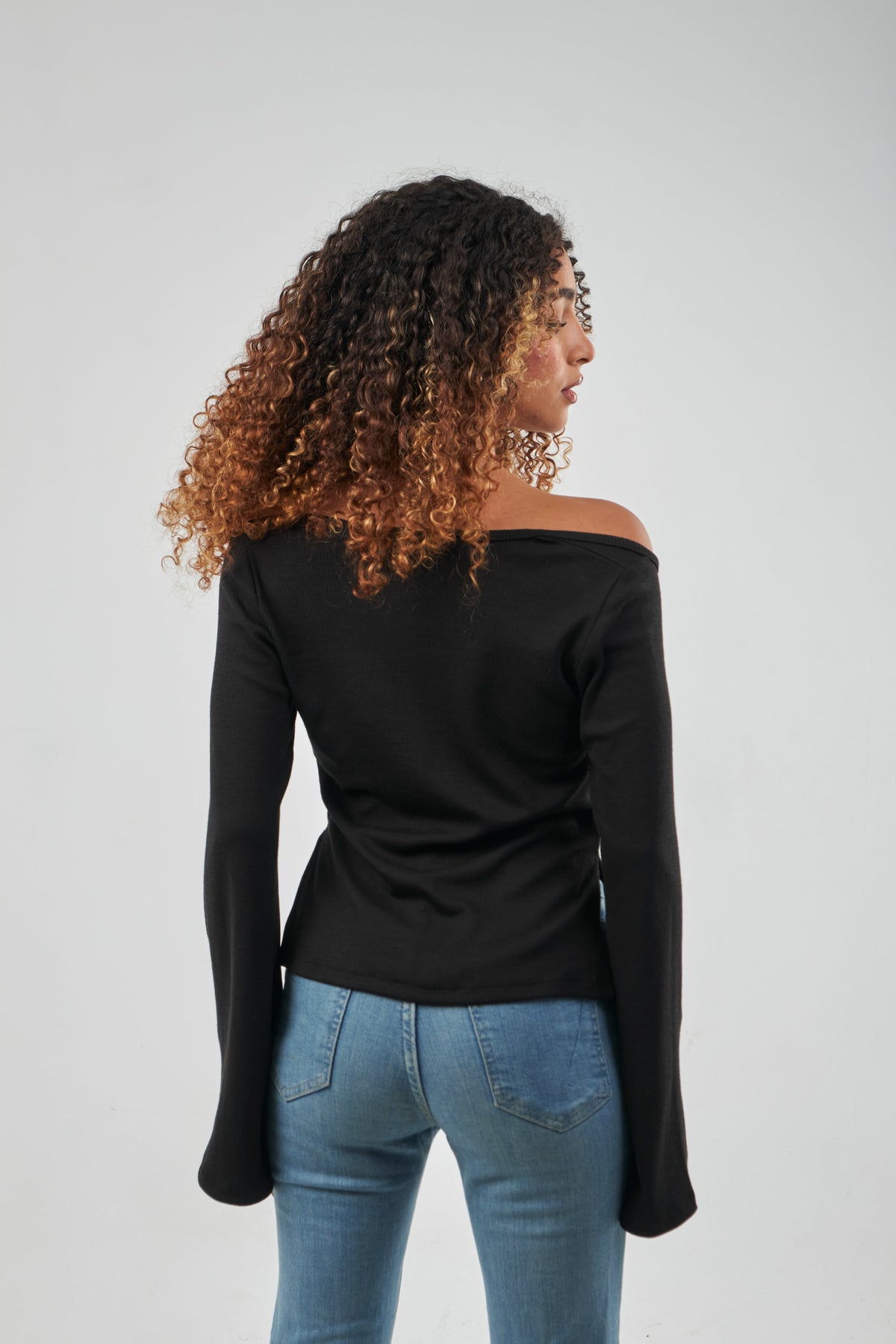 Seila black back view