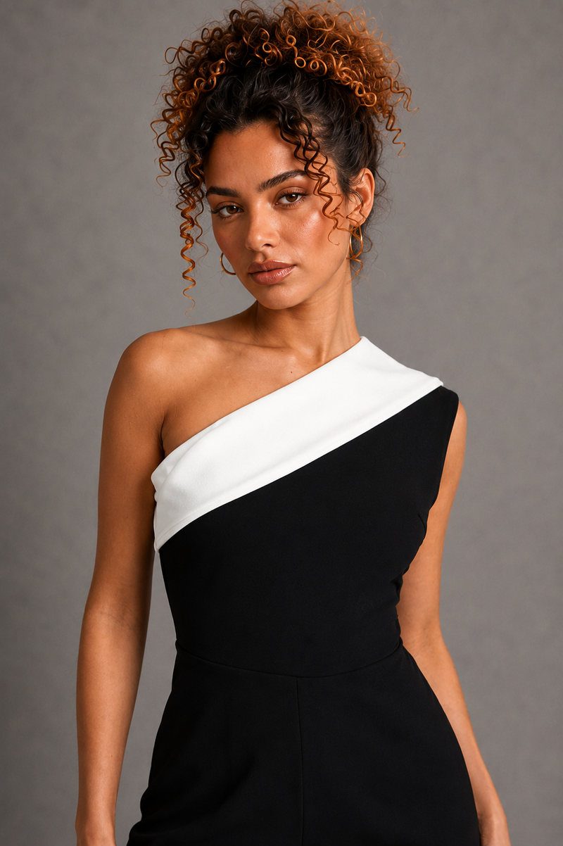 The Monaco on Lisa - neckline detail