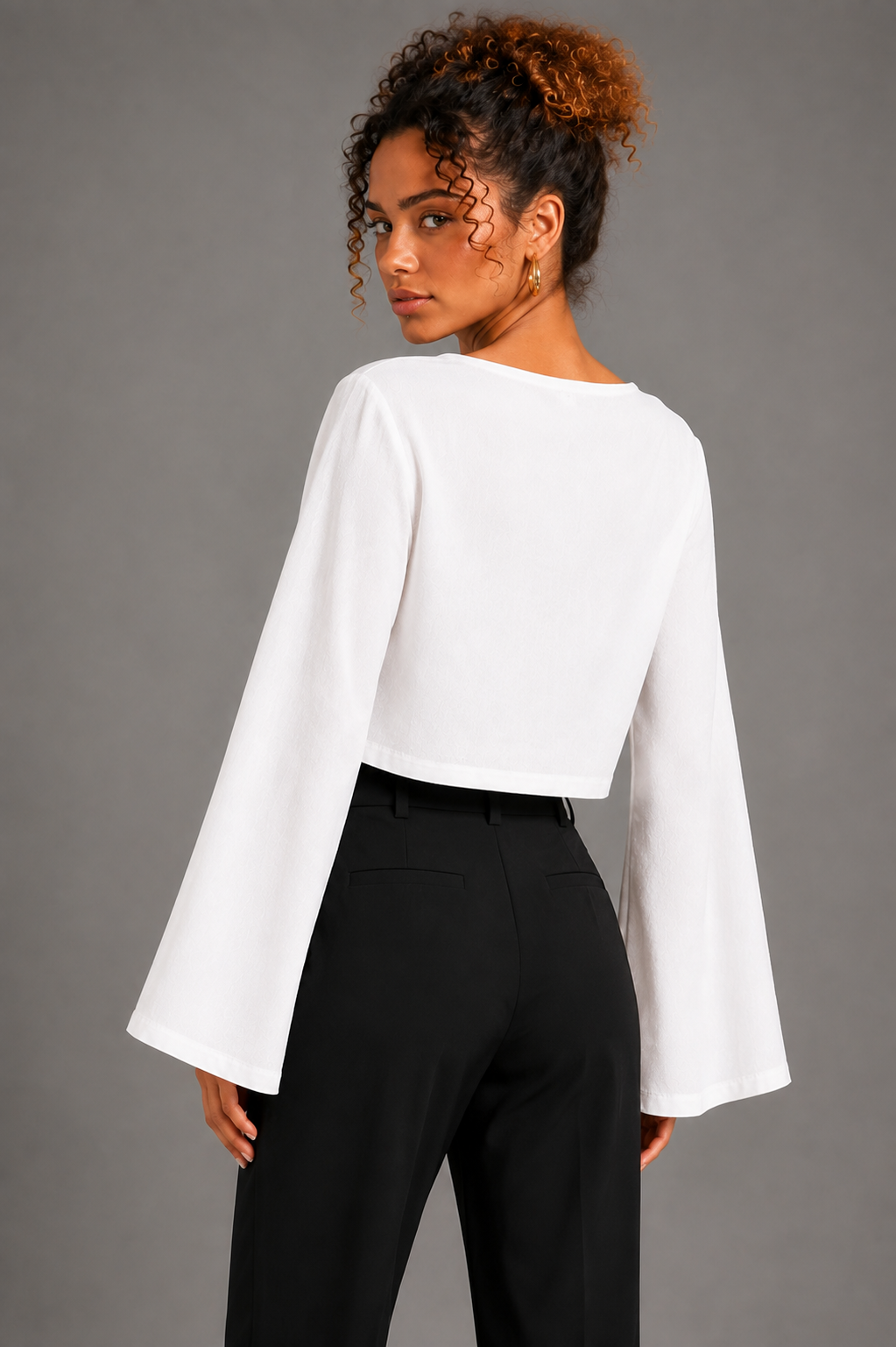 Warpy Top white on Lisa - back